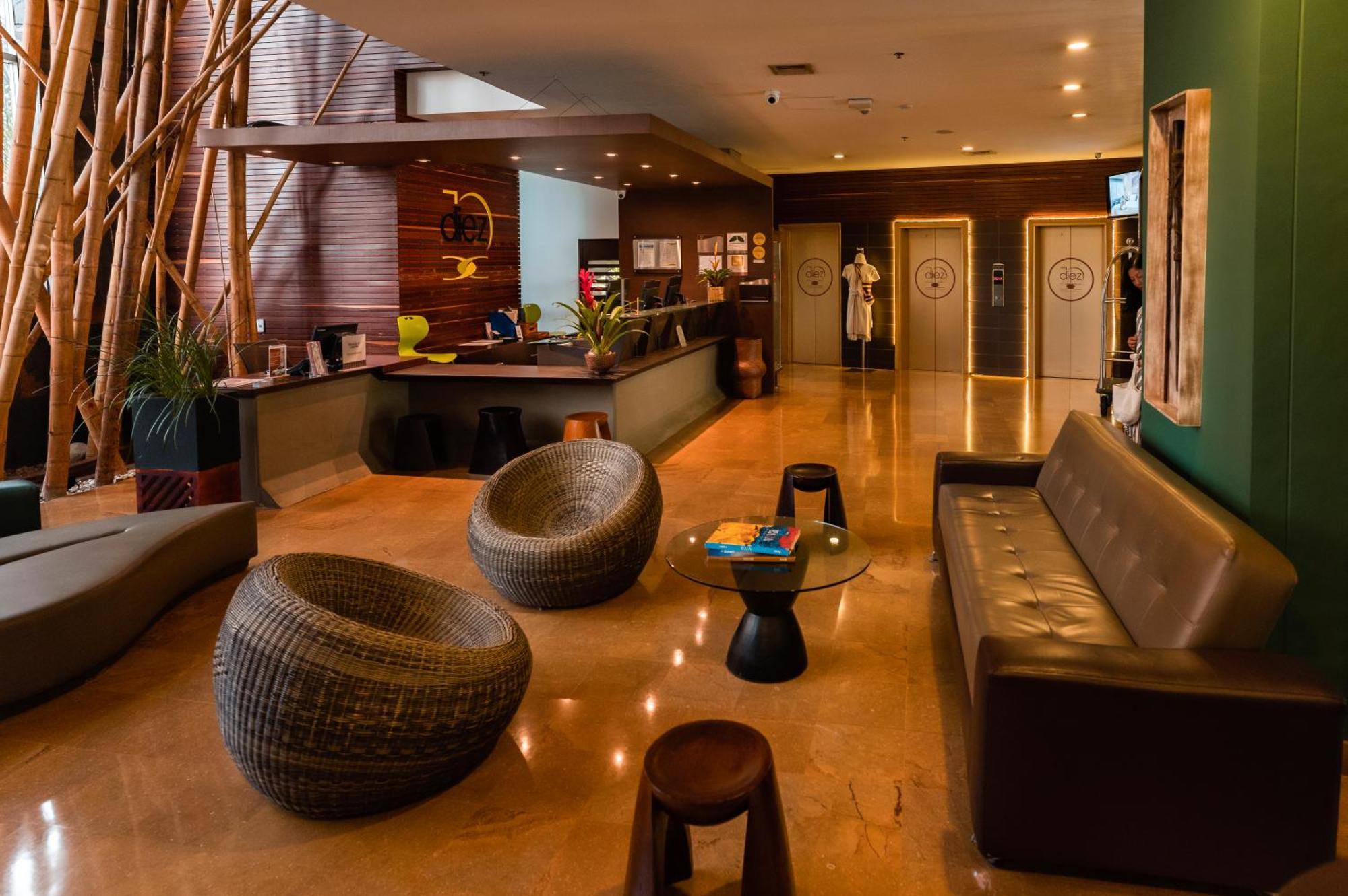 Diez Hotel Categoria Colombia Medellín Exteriér fotografie Lobby
