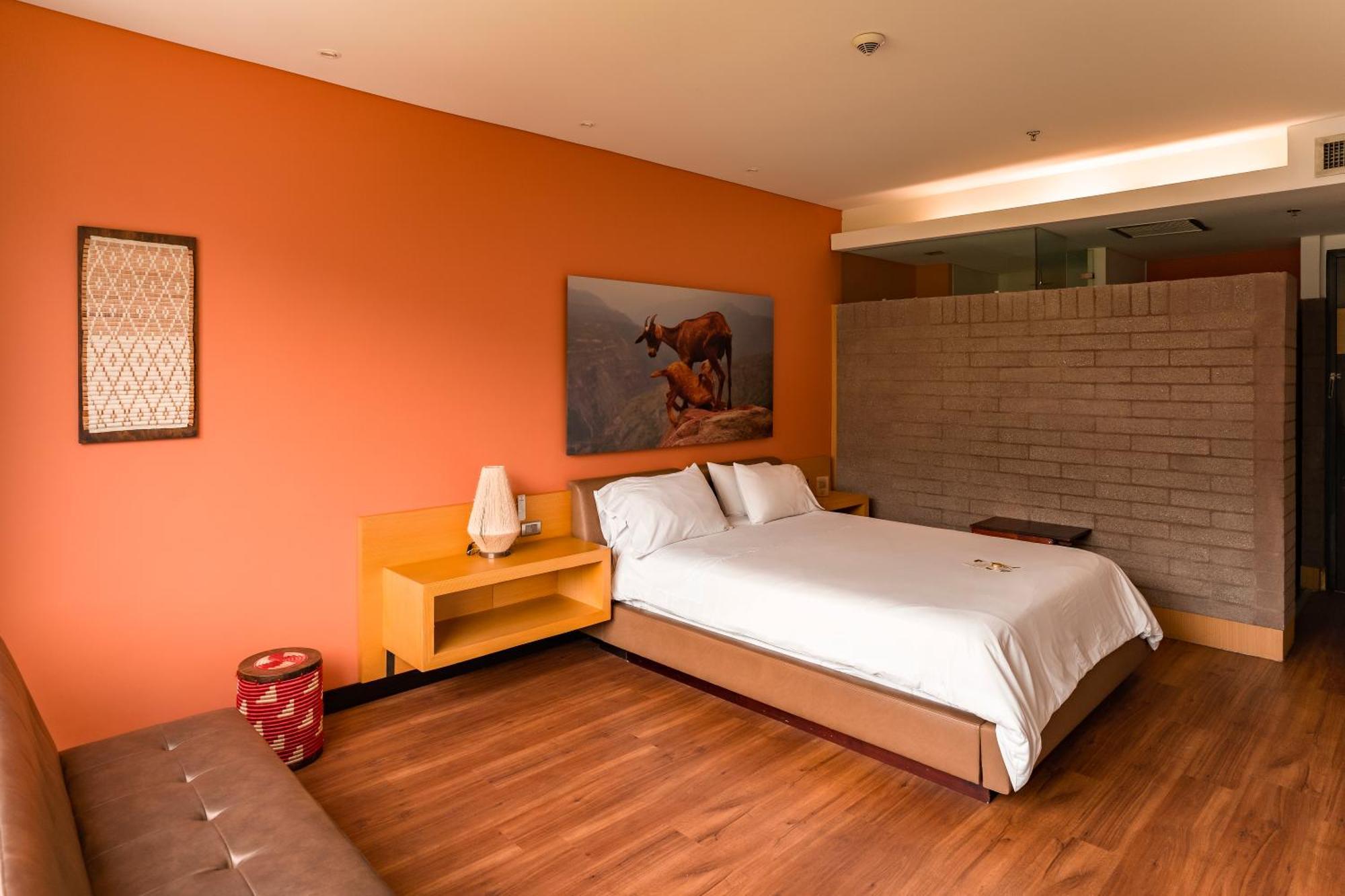 Diez Hotel Categoria Colombia Medellín Exteriér fotografie A bedroom at the hotel