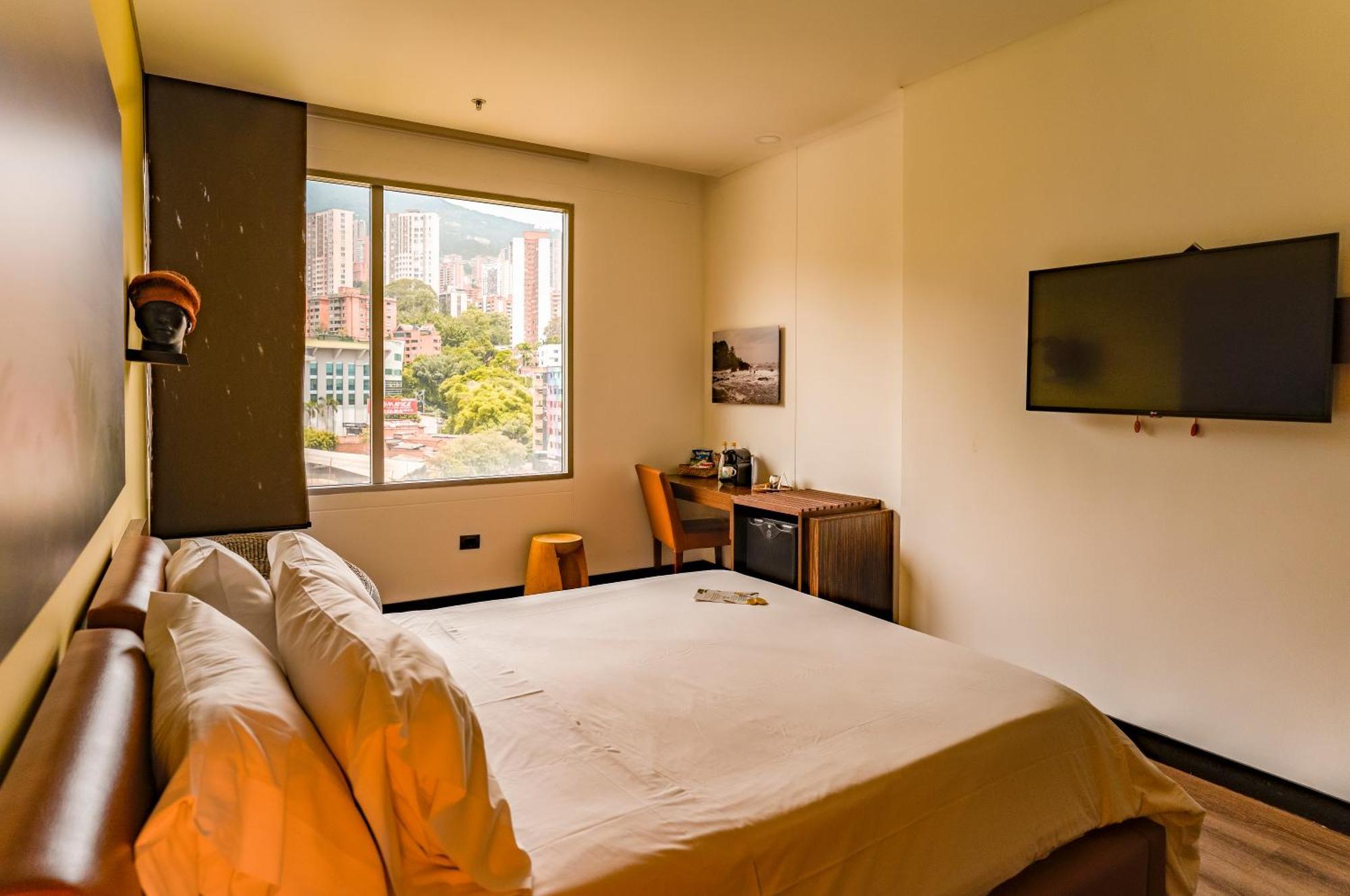 Diez Hotel Categoria Colombia Medellín Exteriér fotografie A room at the hotel