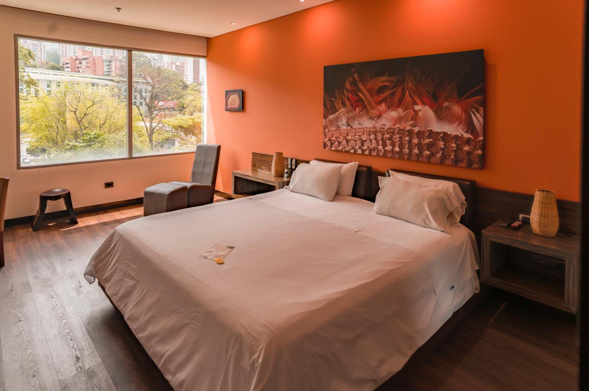 Diez Hotel Categoria Colombia Medellín Exteriér fotografie A bedroom at the hotel